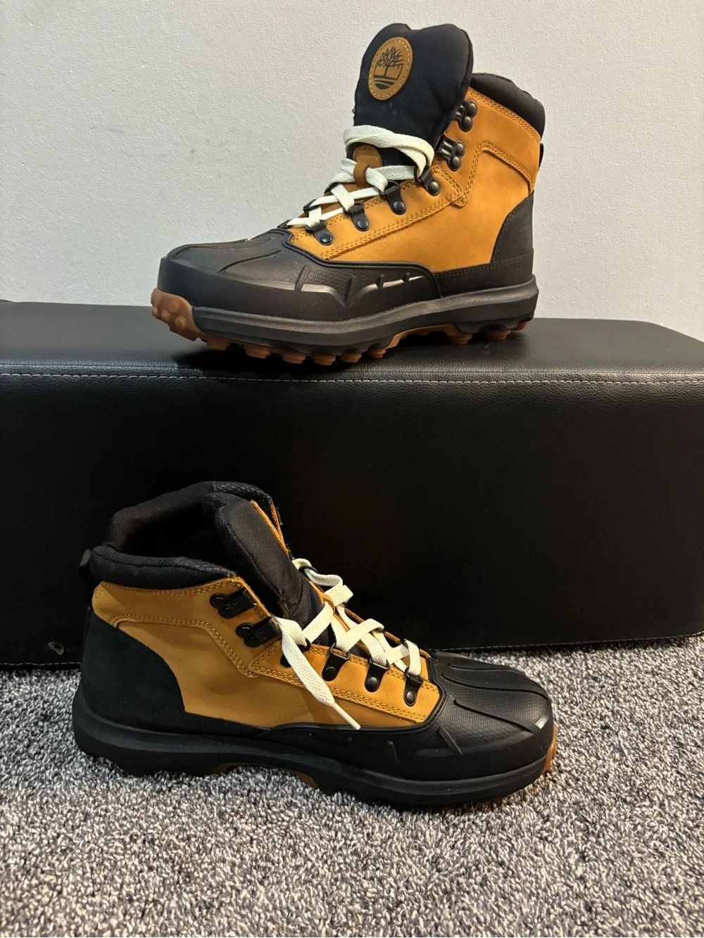 Timberland Black and Wheat Lace-Up Waterproof Boots nwot never worn very rare